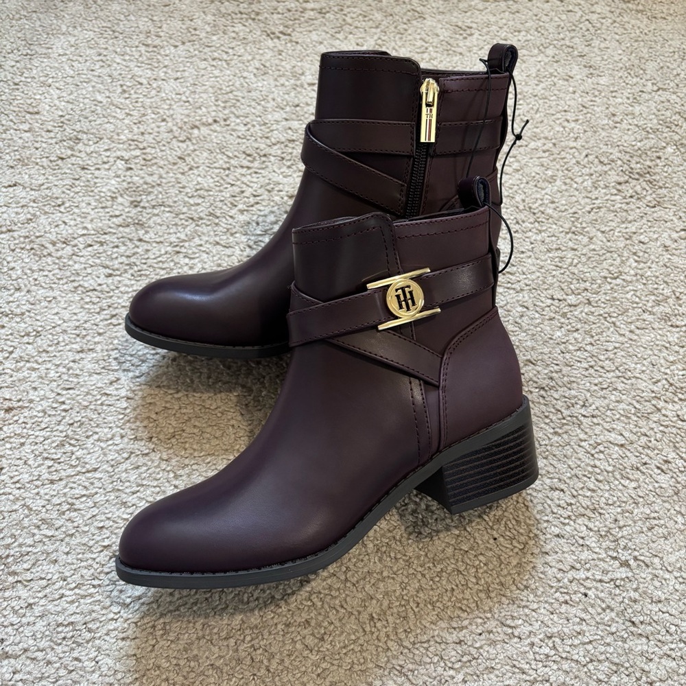 Tommy Hilfiger Women's Ankle Boots in Burgundy size 5.5